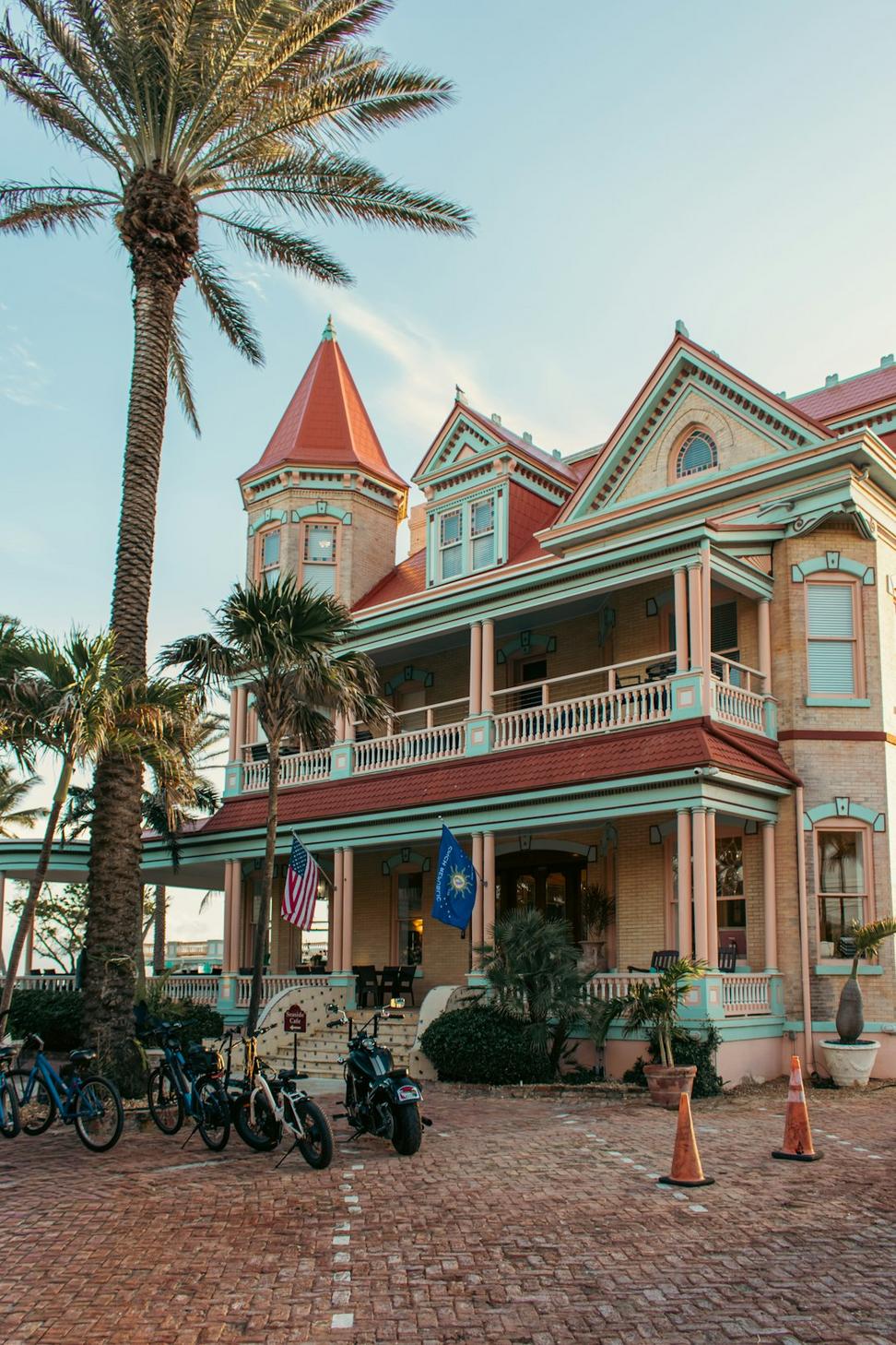 Historic Onyx Lorquinthar Hotel Building